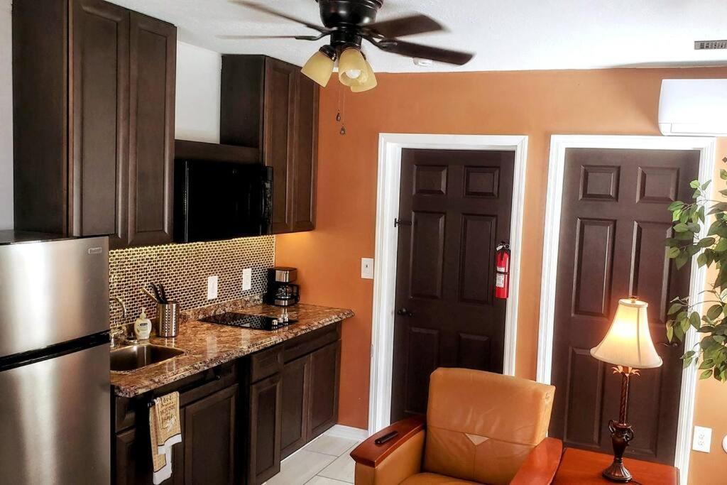 Stylish Suite Tampa Minutes To Hard Rock Casino Mango Exterior foto
